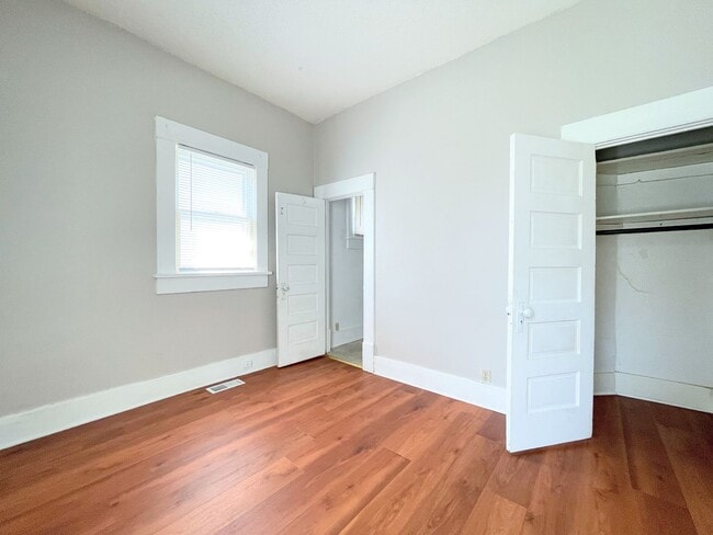 Building Photo - Two Bedroom Home in Quiet Neighborhood