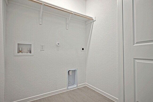 Building Photo - 1808 Stonechat