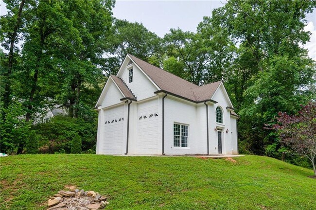 Building Photo - 105 Chablis Ct
