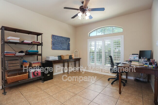 Building Photo - 611 Oxalis
