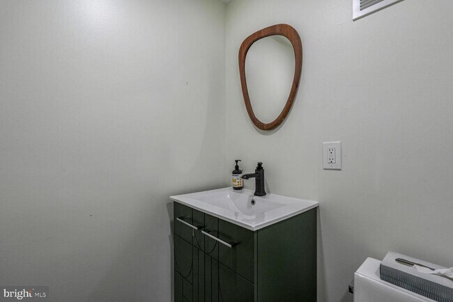 Building Photo - 3610 Terrace Dr