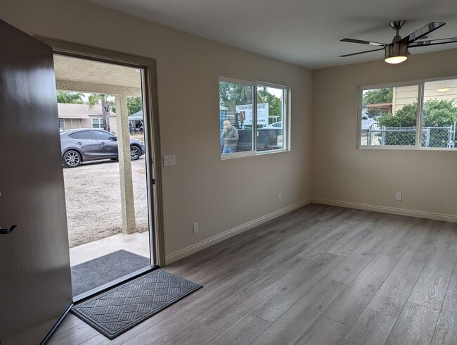 Building Photo - 3 bedroom/ 2 bath Newly Remodeled Home in ...