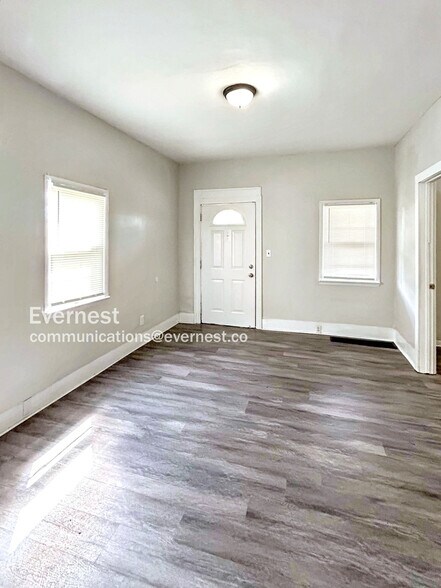 Building Photo - 14917 Darwin Ave