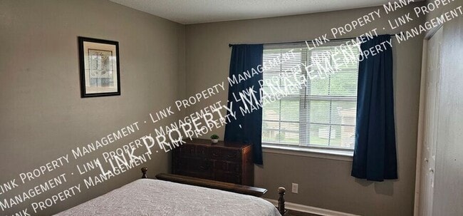 Building Photo - 2433 Meade Cir