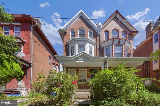 Building Photo - 917 S St Bernard St