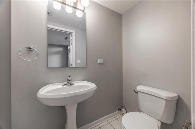 Building Photo - 855 W Erie St