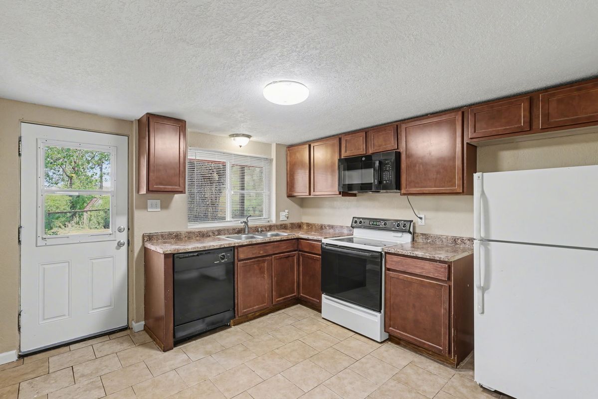 Building Photo - 1117 Cooper Ave