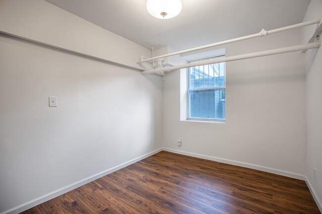 Building Photo - 7812 Hudson Ave