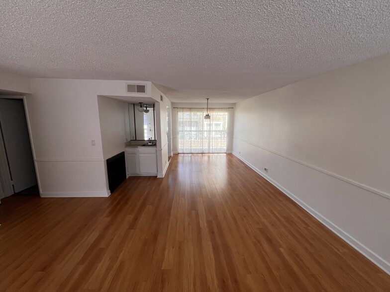 Primary Photo - 201 S Curtis Ave