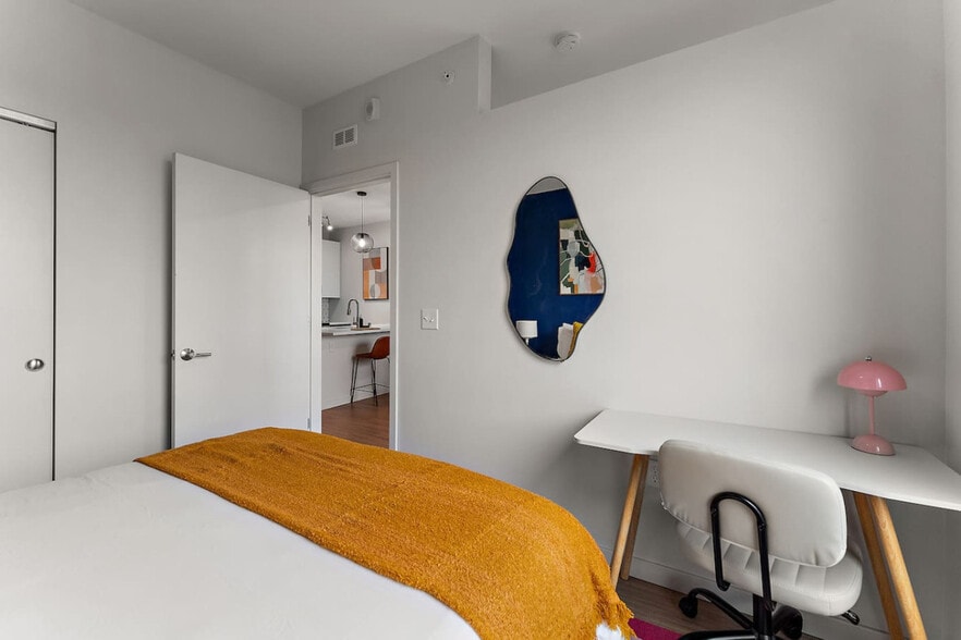 Building Photo - 10 E 18th St