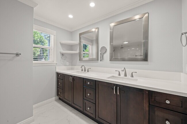 Building Photo - 15473 Lemay St