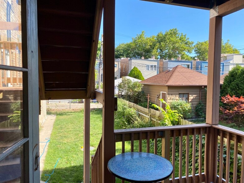 Rear Yard - 2058 W Hutchinson St