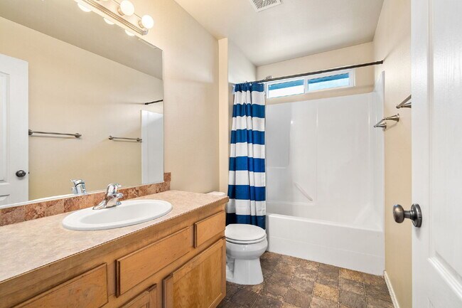 Building Photo - Spacious 3 Bed Home in Southeast Bend