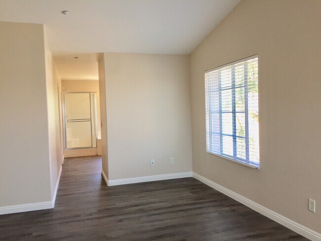 master bedroom - 504 Robins Pl