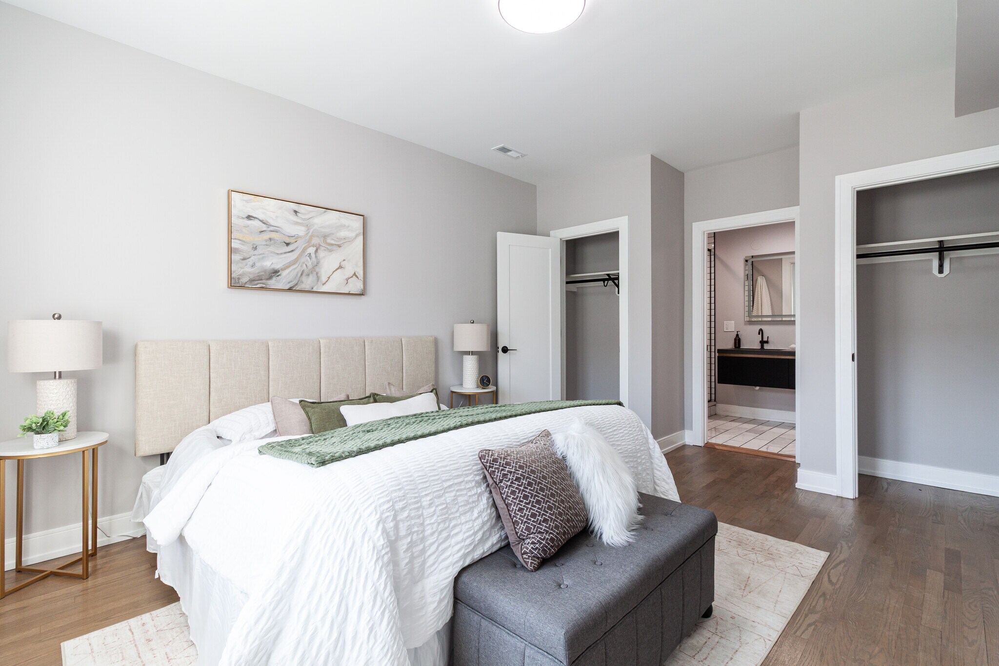 Building Photo - 2641 W Carmen Ave