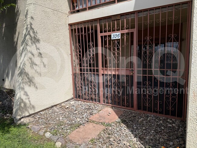 Building Photo - 1600 N Wilmot Rd