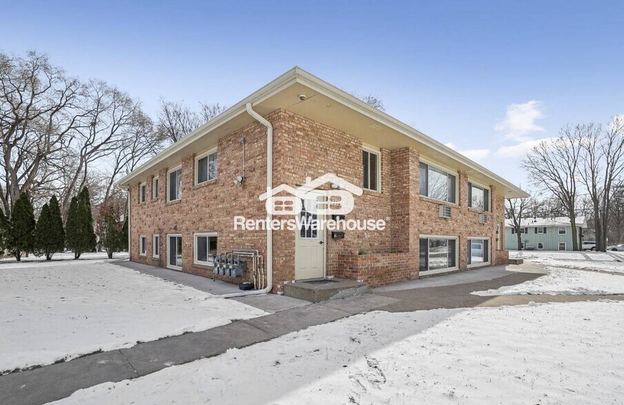 Building Photo - 5500 N Bryant Ave