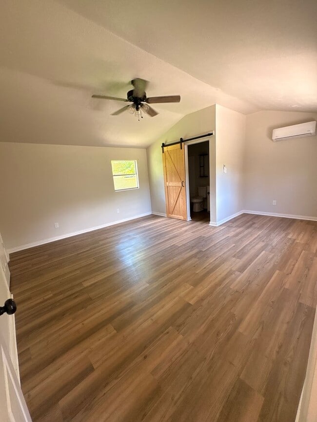 Building Photo - 1505 S 49th St
