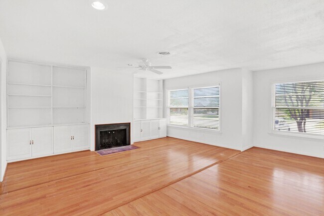 Building Photo - Convenient Living in Dallas – 3BR/2BA Home...