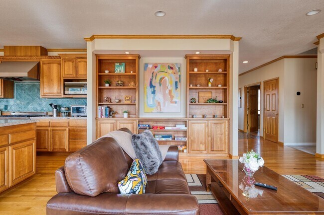 Building Photo - Wine Country Living! Spacious 4 bedroom 2....