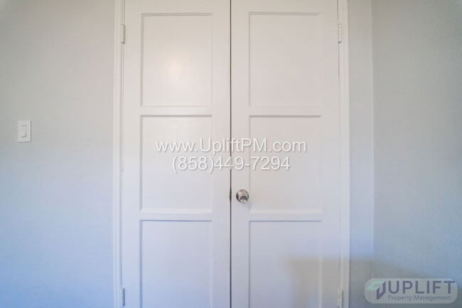 Building Photo - 4233 Swift Ave