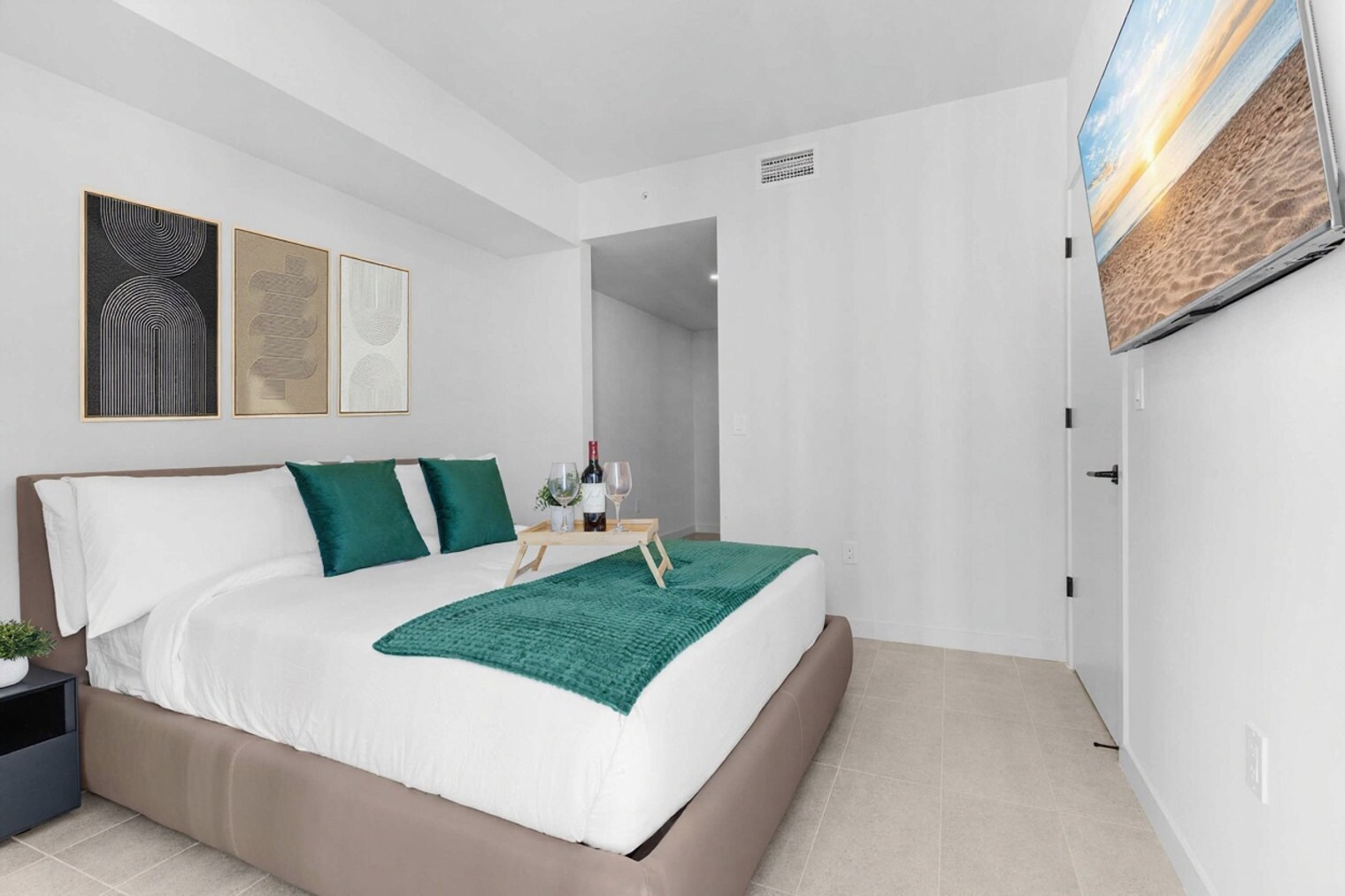 Building Photo - 501 NE 1st Ave