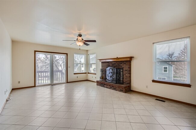 Building Photo - Beautiful Home in Summer Valley!