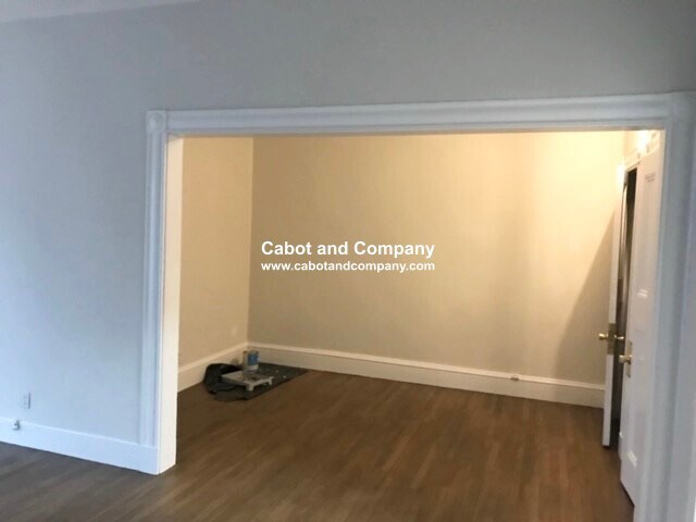 Building Photo - 473 Beacon St