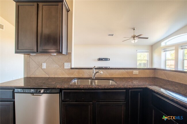 Building Photo - 5201 Cicero Dr
