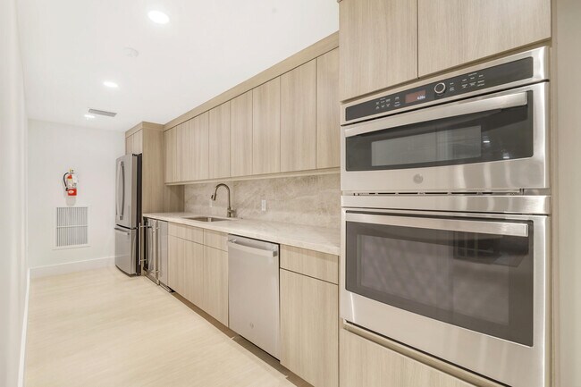 Building Photo - 2773 S Ocean Blvd