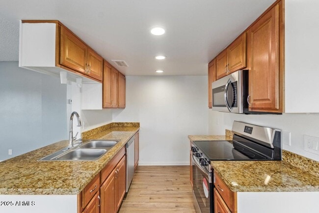 Building Photo - 17042 E Calle Del Oro