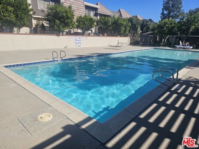 Building Photo - 10201 Mason Ave