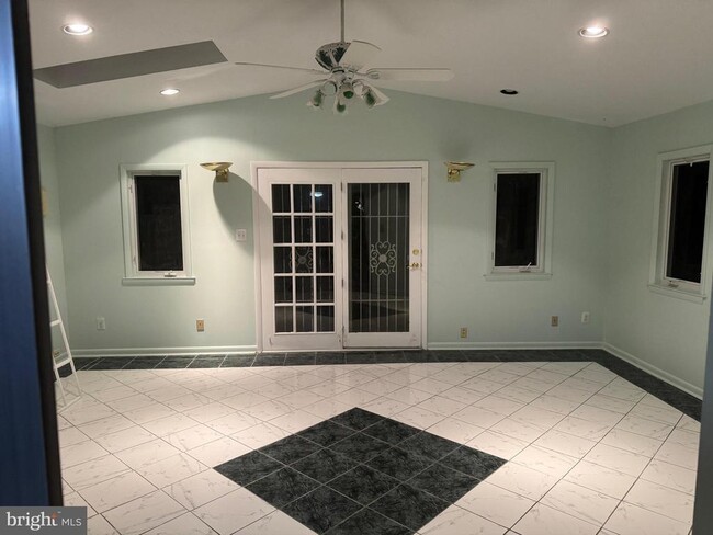 Building Photo - 8806 Braeside Dr