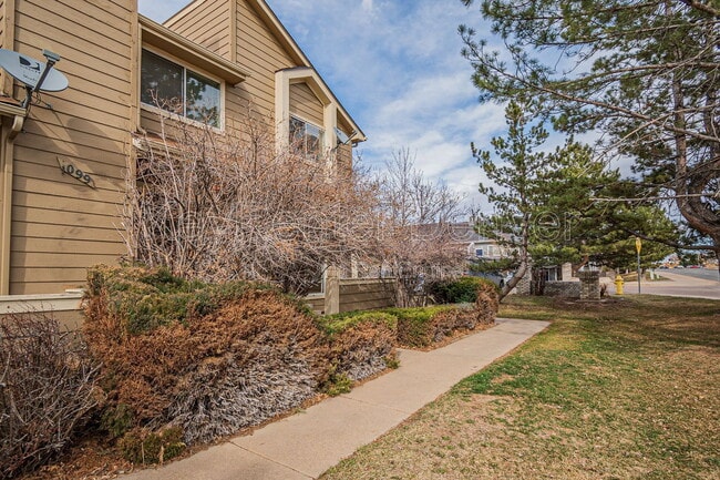 Building Photo - 1099 S Walden Way