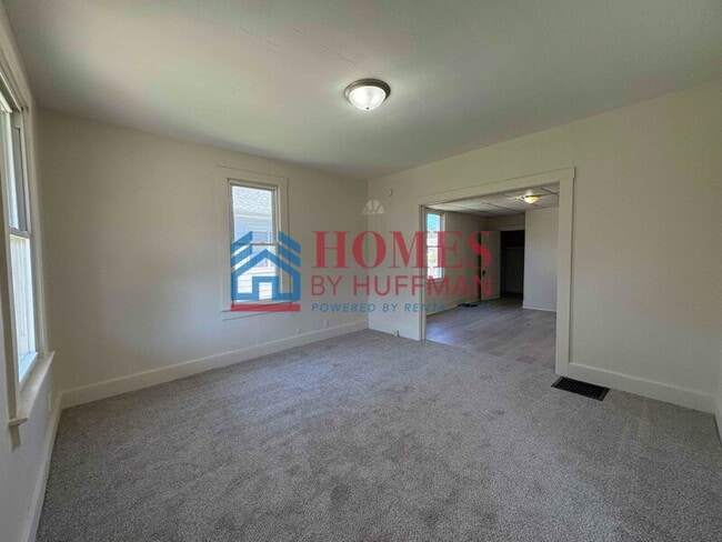 Building Photo - Two Bedroom House | New Flooring
