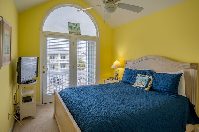 Building Photo - TIME TO SECURE A FURNISHED PROPERTY FOR THE FALL OF '26-SPRING OF '27