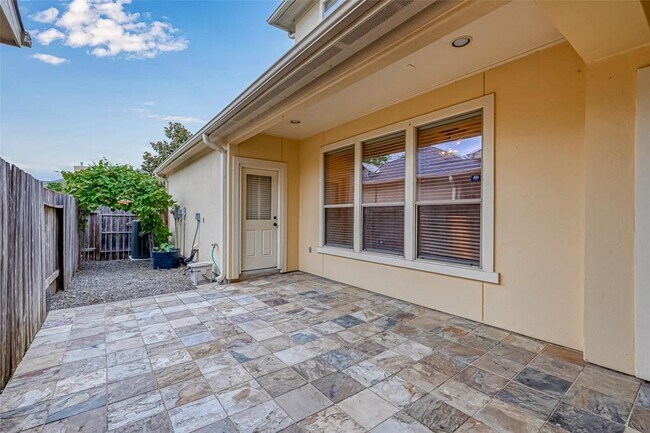Building Photo - 14426 Summerleaf Ln