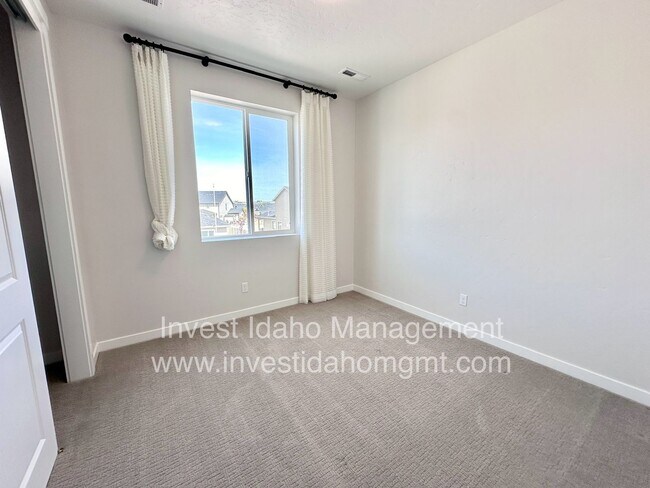 Building Photo - Luxury Gated Townhome in Star – Available Soon! No Shared walls!