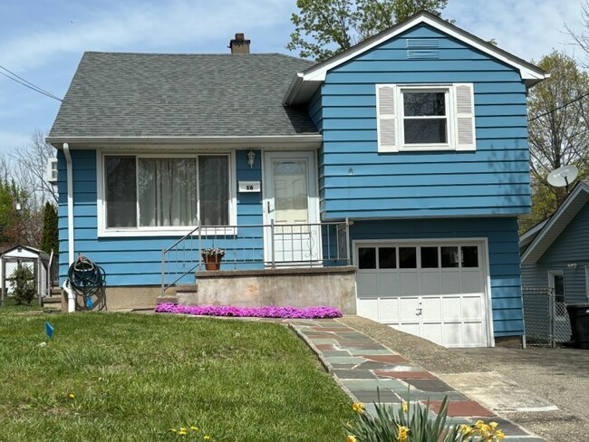 Primary Photo - 16 Iroquois Ave