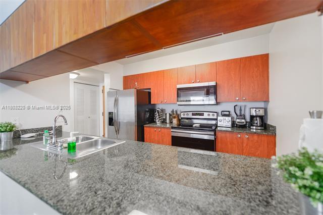 Building Photo - 1200 Brickell Bay Dr