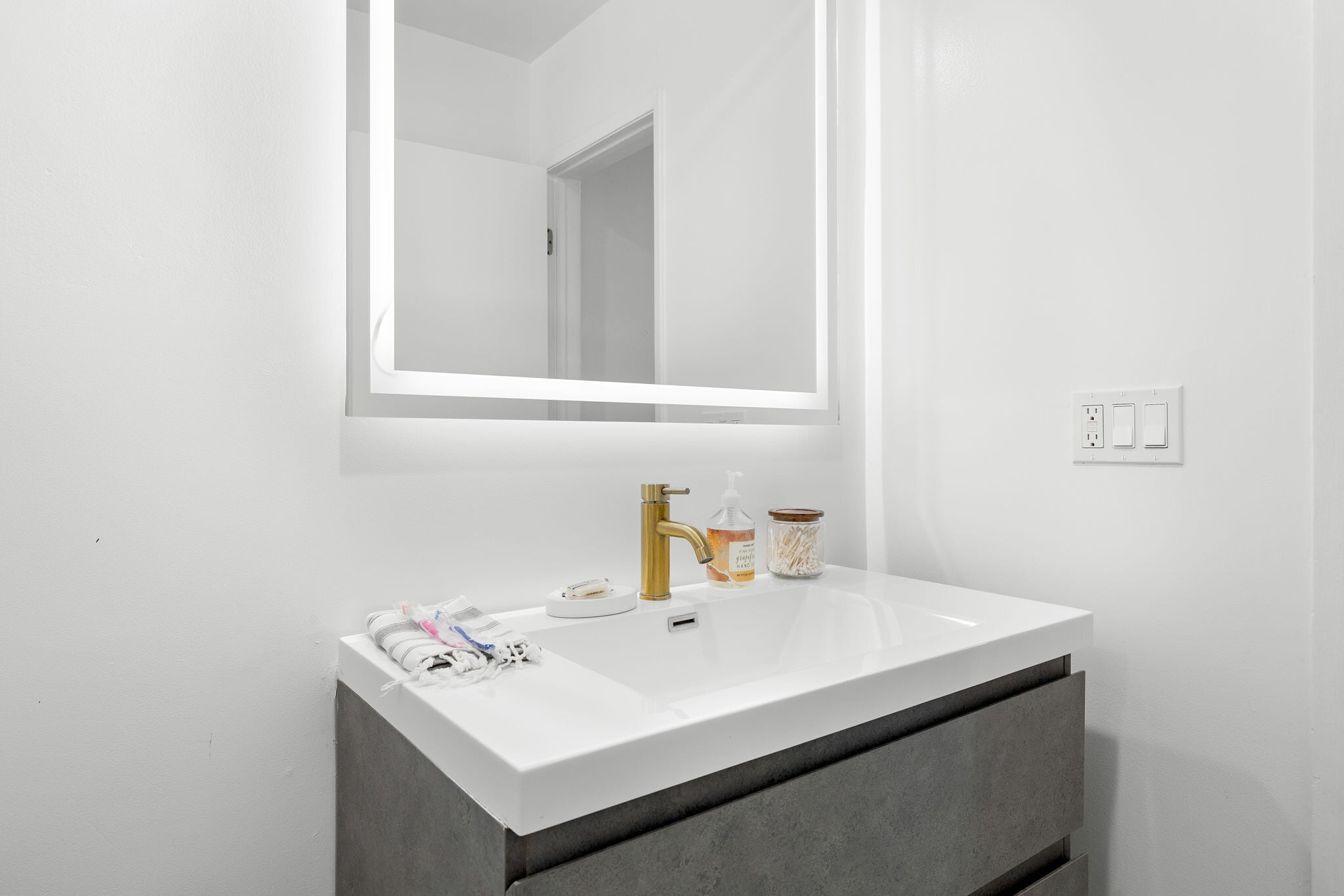 Building Photo - 321 N Gertruda Ave