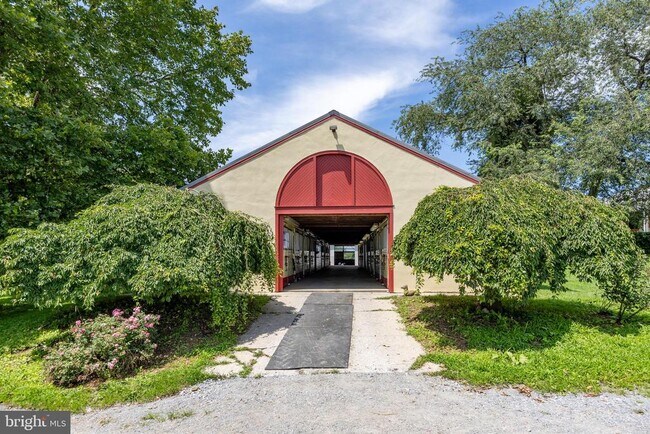 Building Photo - 1540 W Doe Run Rd