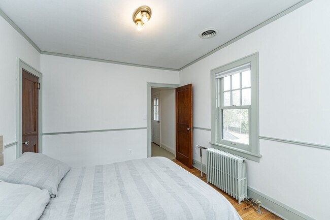 Building Photo - 3 Bed, 1.5 Bath Home for Rent – Historic S...