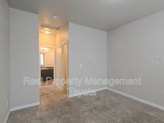 Building Photo - 4746 Hadley St