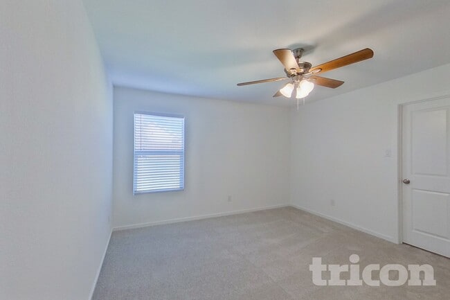 Building Photo - 1604 Parlier St