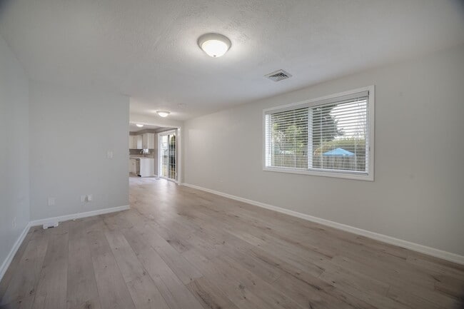 Building Photo - Living & Family Room! Freshly updated!