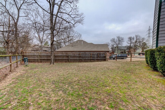 Building Photo - West Tulsa Gem! 3 Bed 2.5 Bath