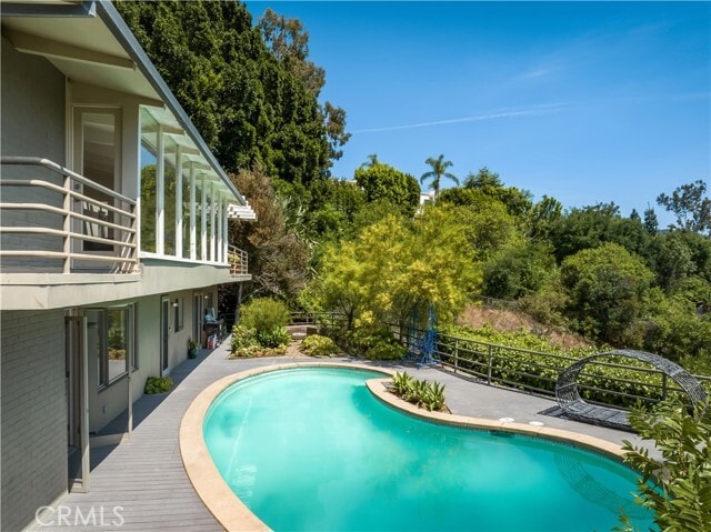 Building Photo - 2870 Benedict Canyon Drive