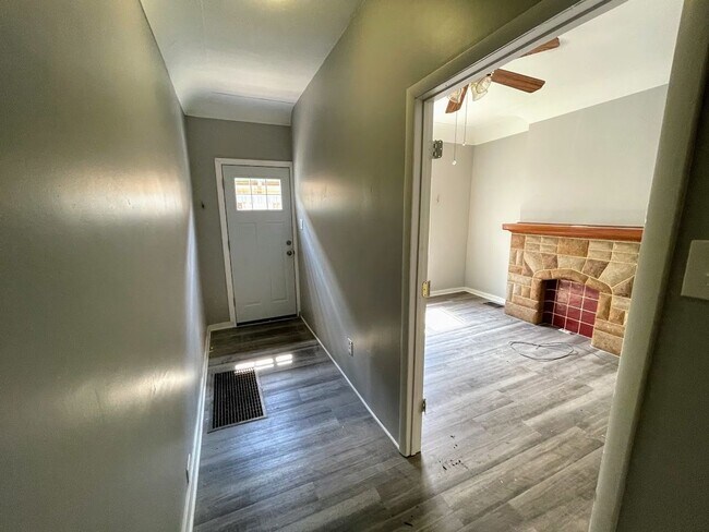 Building Photo - 2/3 bed 1 bath - South Oakland, newly updated, central air, washer/dryer