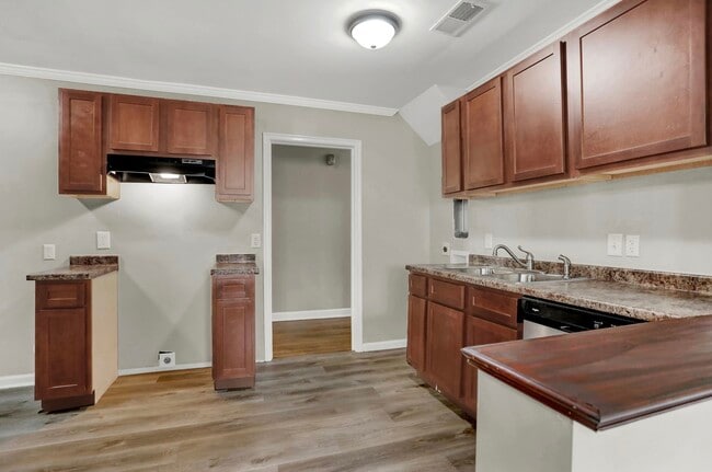 Building Photo - 1080 Larry Ln